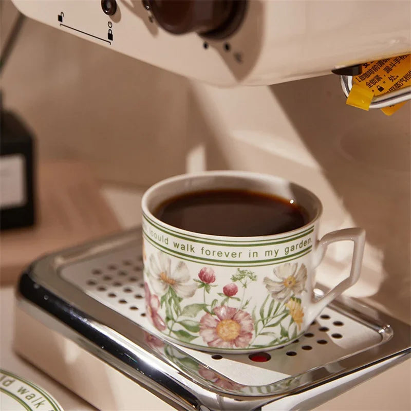 Taza de cerámica Retro francesa, taza de café y platillo de flores exquisitas, taza de té de la tarde de Camelia, regalo romántico, 350 ml.