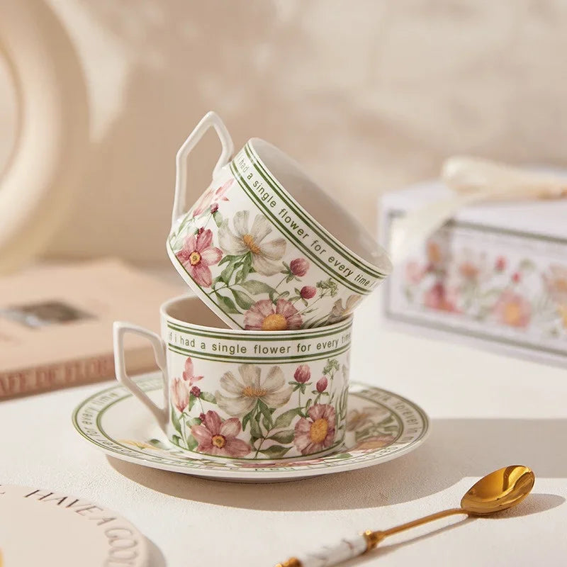 Taza de cerámica Retro francesa, taza de café y platillo de flores exquisitas, taza de té de la tarde de Camelia, regalo romántico, 350 ml.